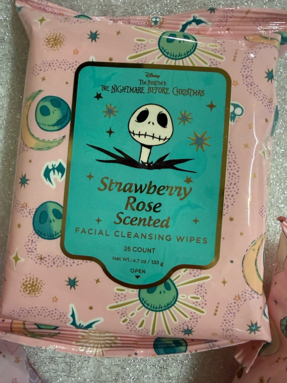 Disney Pink Themed Scented Facial Cleansing Wipes Trio - Picture 3 of 5